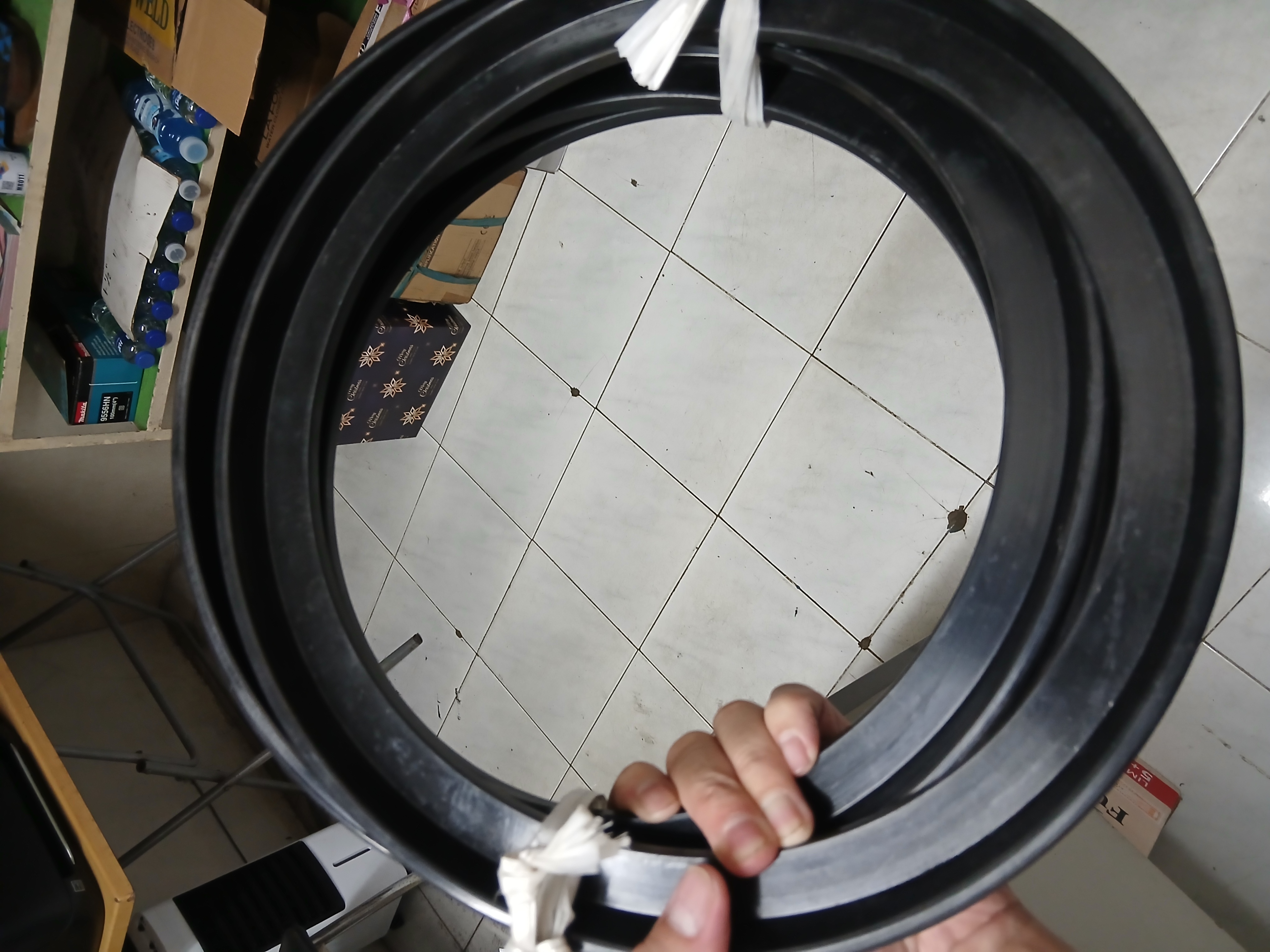Elastomeric U-cup rod seals for a hydraulic or pneumatic cylinder
